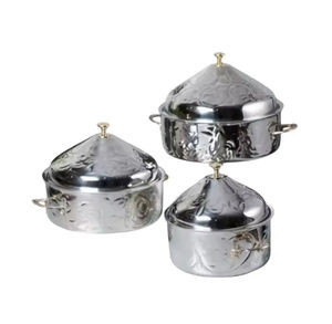 Ensemble de trois casseroles isolées en métal martelé faites à la main de conception créative pour réchauffer et servir des aliments de qualité supérieure - Product Image 2
