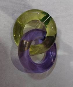 พวงกุญแจงานศิลปะพื้นบ้านจากเรซินพฤกษศาสตร์  แปลงพื้นที่ใดๆ ให้เปลี่ยนแปลงด้วยงานศิลปะที่เป็นเอกลักษณ์  ของตกแต่งบ้านสีม่วงเข้ม - Product Image 1