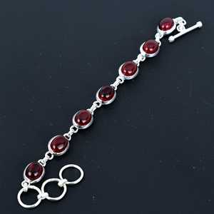Pulsera de Plata de Ley 925 Hecha a Mano con Granate Rojo y Engaste Vintage, Regalo para Novia y Amigas - Product Image 2
