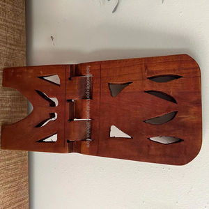 Soporte de libro sagrado tallado a mano de madera Sheesham para Corán Biblia Bhagwat Gita Ramayana Guru Granth Sahib Rehal de lectura por FWE - Product Image 1