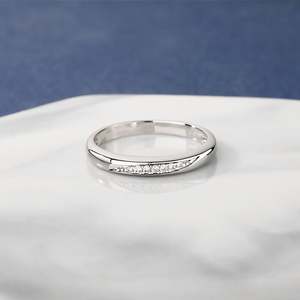 Bague de promesse personnalisée Jeulia Simple Ripple pour homme - Product Image 4