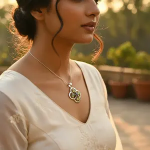 Colgante de Plata 925 para Mujer con Motivo de Flor de Granate Peridoto, Detalles en Oro Rosa, Chapado en Rodio, Tipo Charm, Regalo Perfecto para Joyería - Product Image 3