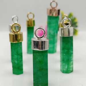 Colgante de Esmeralda Natural en bruto, colgante de cristal verde crudo, collar de piedras preciosas con forma hexagonal hecho a mano, regalo de joyería de piedra natal - Product Image 5