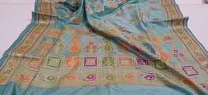 Saree en soie Banarasi doux et élégant et tendance de créateur avec tissage Pallu lourd et chemisier à bordure assortie pour un Indien parfait - Product Image 2