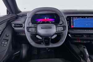 Auto Usado de Lujo 2022-2025, Sedán Automático con Asientos de Cuero, Techo Panorámico, Volante a la Izquierda, Neumáticos R17, Motor Euro 4.1-6L 150-200Ps - Product Image 3