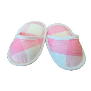 รองเท้าแตะเปิดนิ้วเท้าลายสก็อตสีชมพูพร้อมพื้นรองเท้า EVA แบบนุ่ม - Product Image 2
