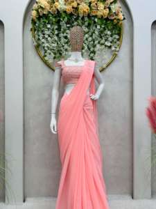 Sari de diseñador elegante listo para usar en tela de imitación Georgette con detalles de volantes y una elegante blusa de retazos - Product Image 4