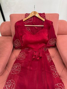 Todos los días y fiesta de oficina especial suave Jimmy Chu tela de seda trabajo manual Color rojo un minuto drapeado Sari de lujo para venta en línea - Product Image 5