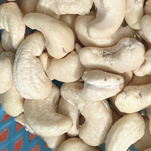 Best Rate Cashew Nuts WW180, WW240, WW320, LP Raw Cashew Nut Cashew Nuts Bulk Wholesale Exported To Dubai, EU, Middle East - Product Image 1