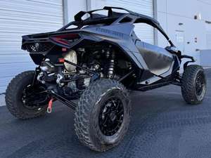 NUEVO Can-Am Maverick R X RS Triple Black 2026 - Product Image 3