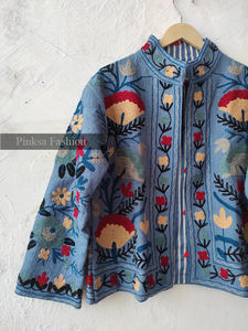 Veste d'hiver pour femmes en coton tricoté brodé de fleurs bleues, écologique, coupe-vent, style ethnique suzani, fabrication artisanale, vente en gros - Product Image 6