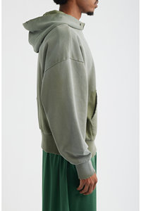 เสื้อฮู้ดดี้โอเวอร์ไซส์ผู้ชาย สีเขียวล้วน ผ้าเฟรนช์เทอร์รี่ ดีไซน์กระเป๋า แต่งผิวแบบวอช ทรงปกติ ใส่ได้ในฤดูใบไม้ร่วง - Product Image 3