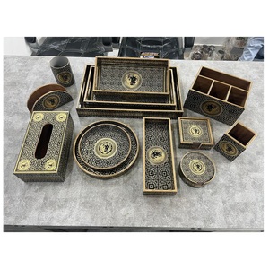 Plateau de service en bois poli avec bords surélevés pour hôtel, restaurant et usage domestique de style classique indien. - Product Image 4