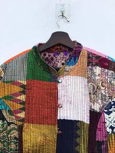 Chaqueta Acolchada Reversible de Seda con Diseño de Patchwork, Chaqueta Corta con Cuello Alto para Mujer, Estilo Indio - Product Image 2