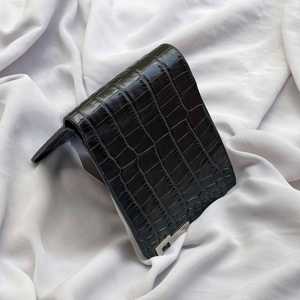 2025 nouveaux fabricants de portefeuille à deux volets en alligator pour hommes en gros portefeuille en cuir véritable à deux volets en peau de vache - Product Image 2