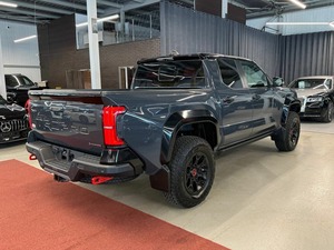 Camioneta Doble Cabina 2024-2025 con Tracción en las Cuatro Ruedas, Gasolina Híbrida, Caja de Cambios Automática, Volante a la Izquierda, Bajo Kilometraje - Product Image 6