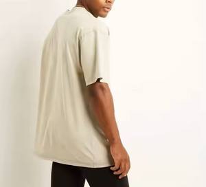 T-shirt pour homme imprimé numériquement avec logos brodés, épaule tombante, col rond, prix raisonnable - Product Image 2