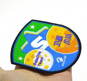 Écussons de vêtements personnalisables en usine, étiquettes brodées, logos d'équipes sportives, autocollants pour vêtements, badges - Product Image 5