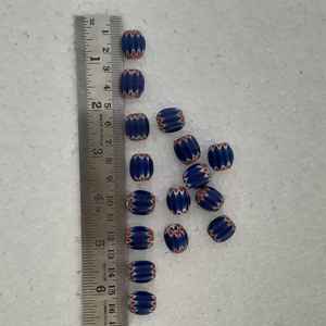 Cuentas de vidrio de Chevron rayadas hechas a medida con rayas azules, blancas y rojas en tamaños mini ideales para diseñadores de joyas - Product Image 3