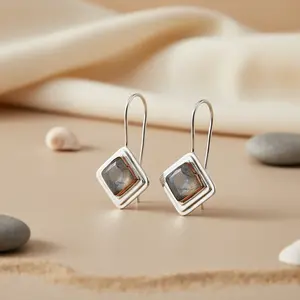 Boucles d'oreilles pour femmes en argent 925 avec perle d'eau douce et labradorite, plaqué or, design pendante, forme de fleur, émeraude or pierre principale - Product Image 1