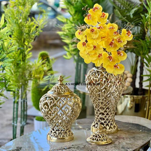 Par de 2 calidad garantizada chapada en oro con forma única florero de metal de aluminio suministros para fiestas y accesorios de mesa - Product Image 2