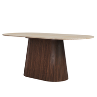 Table de salle à manger de cuisine moderne avec base en bois de manguier massif à motif cannelé, finition noyer, forme ovale, couleur beige, plateau naturel