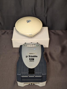 ชุดอุปกรณ์ Trimble R7 GNSS RTK GPS + ตัวรับสัญญาณรุ่น R8 Model 3 พร้อม TSC3 และ Trimble Access |   เสาอากาศเซเฟอร์ รุ่น 2 |   วิทยุ UHF สำหรับการสำรวจที่ดิน - Product Image 5