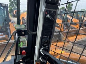 CASE SV280B – Machine compacte haute performance avec moteur puissant et utilisation facile - Product Image 2