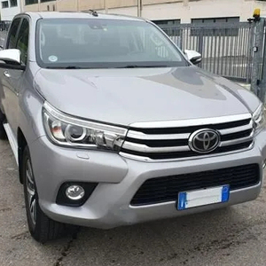 Para Toyota Hilux 2018 GCC Usado AWD con neumáticos R20 Asientos de cuero ACC Control de crucero Euro6 Emisión - Product Image 1