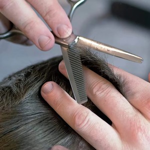 Ciseaux professionnels personnalisés en acier inoxydable pour la coupe des cheveux, ciseaux de barbier de précision à pointe arrondie, repose-doigts réglable, anneau en caoutchouc - Product Image 3