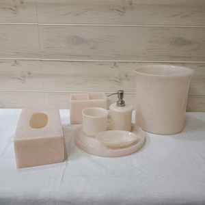 Ensemble de salle de bain en résine époxy, moderne, élégant et fait main, porte-verre à base de résine naturelle pour le savon, le bain et les hôtels. - Product Image 3