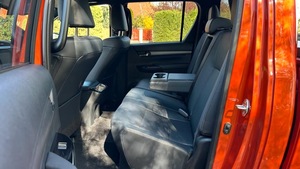 USATO 2026 Toyota Hilux SUV Serie 2.8D-4x4 INVINCIBLE MHEV Ibrido 204 CV 5 Posti Trasmissione Automatica Guida a Sinistra - Product Image 4