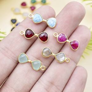 Charm de Calcedonia Agua con Engaste de Bisel, Colgante de Reloj de Arena, Forma de Corazón, Charm de Doble Piedra, Charm Chapado en Oro Hecho a Mano, Estilo Boho y Hippie - Product Image 3