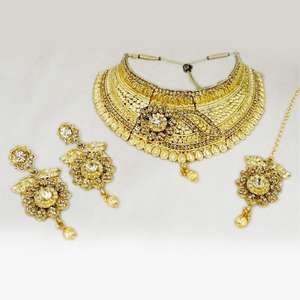 Kriaa ชุดเครื่องประดับที่ดี1107912A สง่างาม Maang Tikka และ Choker สร้อยคอ - Product Image 1