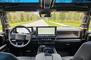 SUV électrique haute performance 830HP AWD 4x4 tout-terrain EV vert mat de luxe 2024 à vendre - Product Image 4