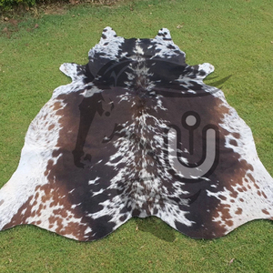 Tapis en cuir de vachette suédé incroyable 25-26 SQ Modèle UBI-HCR-0006 UNBRIDLEDS INDUSTRY Taille/couleur personnalisable Élégant Unisexe Fabriqué - Product Image 1