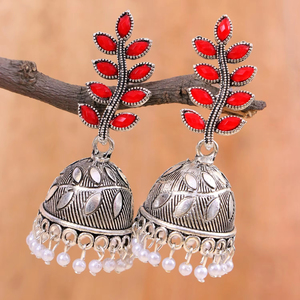 Meilleures ventes de boucles d'oreilles en argent oxydé pour femmes avec design de feuille à la mode directement du fournisseur indien - Product Image 1