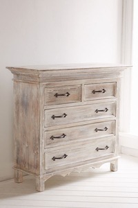 Superbes armoires à tiroirs en bois au charme rustique, parfaites pour chambre de ferme ou salon de style cottage - Product Image 3