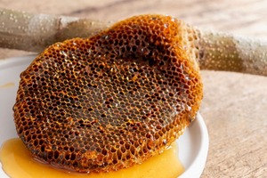 100% Pure Natuurlijke Rauwe Honing Premium Wilde Bloem Bijenhoning Bulk Export Kwaliteit Zoet En Onbewerkt Landbouwproduct - Product Image 2