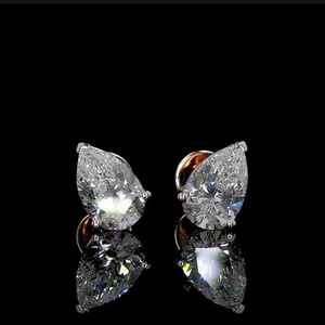 Pendientes de Plata de Ley S925 con Moissanita en Corte Pera, con un Regalo Elegante y Lujoso para Joyería de Boda - Product Image 3