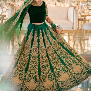 2023 VESTIDO DE NOVIA LEHENGA DE MODA BORDADO PESADO BLUSA DE TERCIOPELO RED EMBELLEZADO CRISTAL BEADSSTONE DABKA TRABAJO BODA - Product Image 1