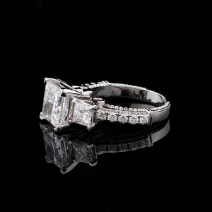 Bague en diamant de luxe personnalisée pour femmes, bijoux de mariage en argent sterling 925 massif entièrement glacés de style Hip Hop - Product Image 1
