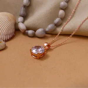 Collier pendentif solitaire rond tendance pour femmes en plaqué or rose - Product Image 2