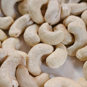 Usine de confiance Noix de cajou SANTIGO Noix de cajou WW240 Kaju Badam Noix Noyaux OEM, ODM Emballage - Product Image 1