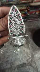 Pendentifs antiques et tribaux faits à la main sur mesure en croissant conçu avec des pierres pour les créateurs de bijoux tribaux et autochtones - Product Image 2