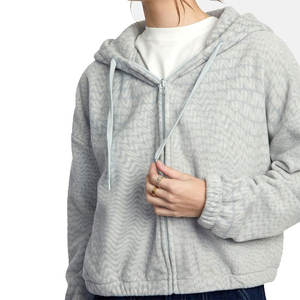 Sweat-shirt court zippé pour femme, idéal pour l'hiver, avec logo personnalisé sur le devant, style décontracté et tendance pour la gym et le quotidien. - Product Image 1