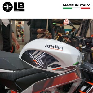 Adesivi 3D personalizzati per serbatoio moto, protezioni laterali compatibili con Aprilia Tuono V4 - Product Image 3