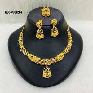 Ensemble de bijoux collier court plaqué or pour femmes un gramme Al Type à la mode fleur motif boîte chaîne pour mariage et fête - Product Image 1