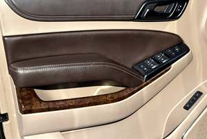 รถเชฟโรเลต ทาโฮ LT ปี 2022 ขับเคลื่อน 4 ล้อ SUV 7 ที่นั่ง เครื่องยนต์เทอร์โบ เกียร์อัตโนมัติ เบาะหนัง หลังคาซันรูฟแบบพาโนรามา - Product Image 3