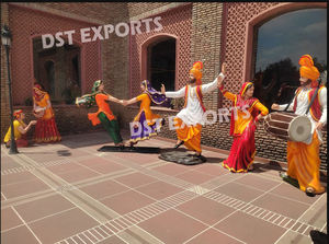 Statues Punjabi durables professionnelles spéciales pour les événements de mariage de nuit Jaggo Décoration de statue en fibre Thème Bhangra multicolore - Product Image 3